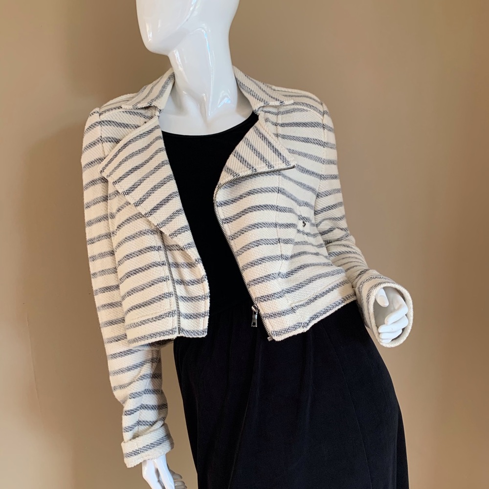 BCBG SWEATER BLAZER